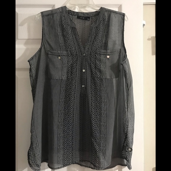 Apt. 9 Tops - Women’s Apt 9 sheer,sleeveless blouse w/black cami